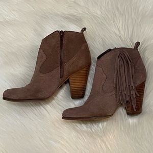 Steve Madden Taupe Suede Women's Ohio Stacked Heel Fringe Boots/Booties Size 7